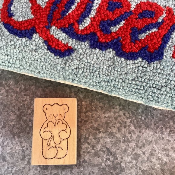 Bear with Shamrock by Darcie's Rubber Stamp - Picture 1 of 2